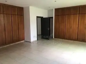 3chbre Appartement dans Deux Plateaux à Louer
