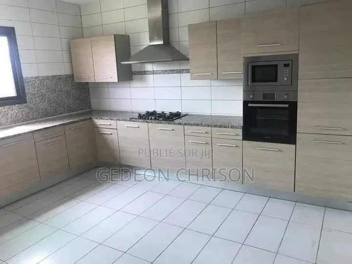3chbre Appartement dans Deux Plateaux à Louer