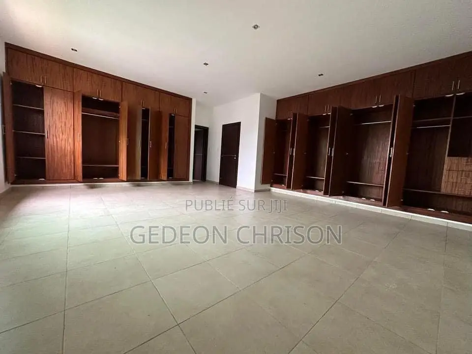 3chbre Appartement dans Deux Plateaux à Louer