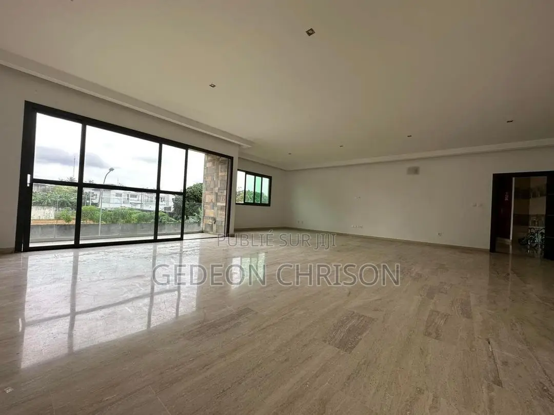3chbre Appartement dans Deux Plateaux à Louer