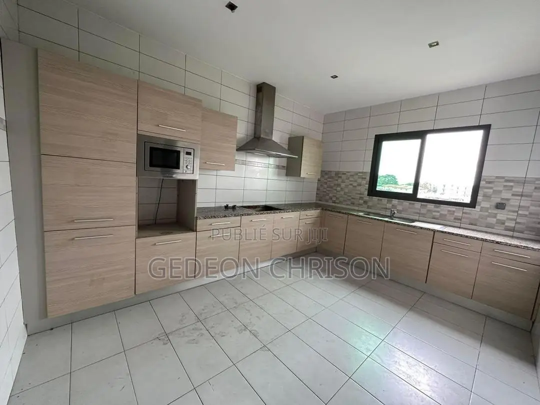 3chbre Appartement dans Deux Plateaux à Louer