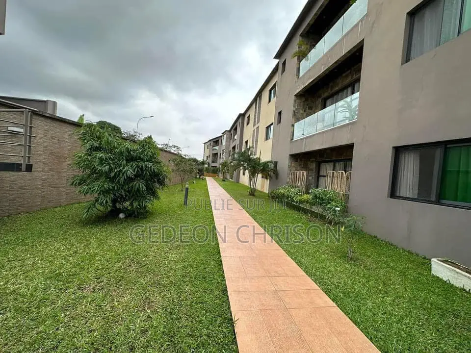 3chbre Appartement dans Deux Plateaux à Louer