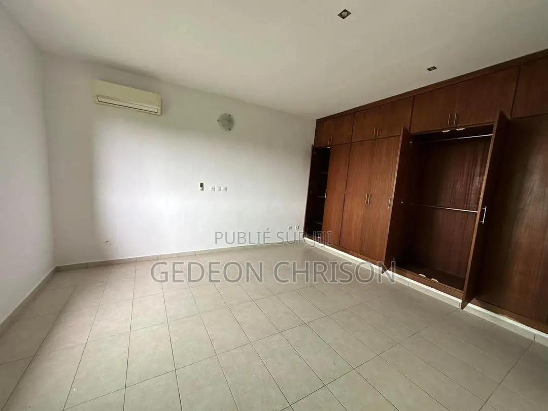 3chbre Appartement dans Deux Plateaux à Louer