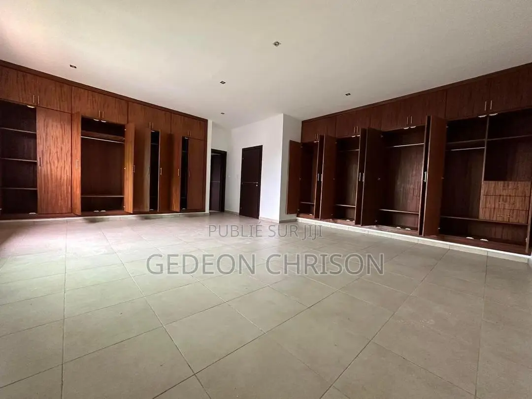 3chbre Appartement dans Deux Plateaux à Louer