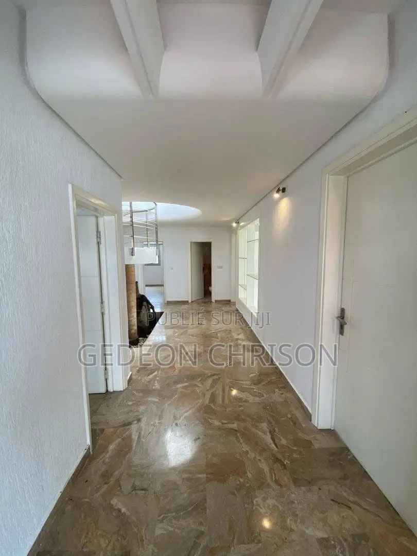 5chbre Villa dans Deux Plateaux à Louer