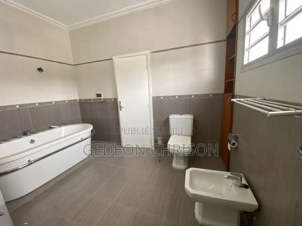 5chbre Villa dans Deux Plateaux à Louer