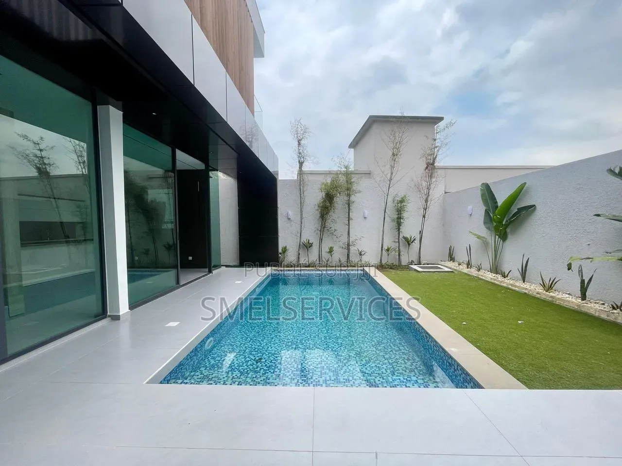 3chbre Duplex dans Smelservices, Cocody à Vendre