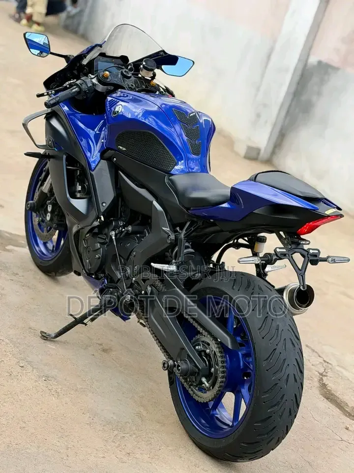 Nouveau Yamaha R6 2024 Bleu