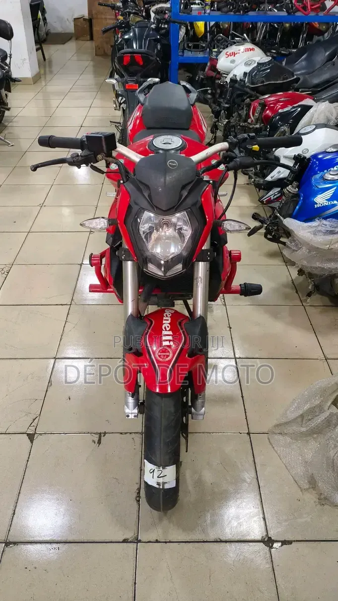Nouveau Benelli TNT 2025 Rouge
