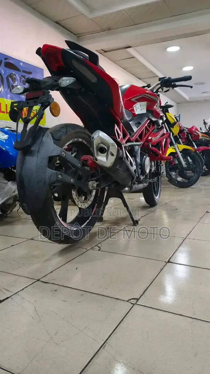 Nouveau Benelli TNT 2025 Rouge