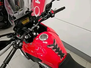 Nouveau Honda CB 2022 Rouge