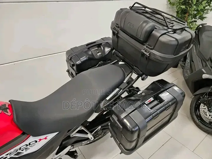Nouveau Honda CB 2022 Rouge