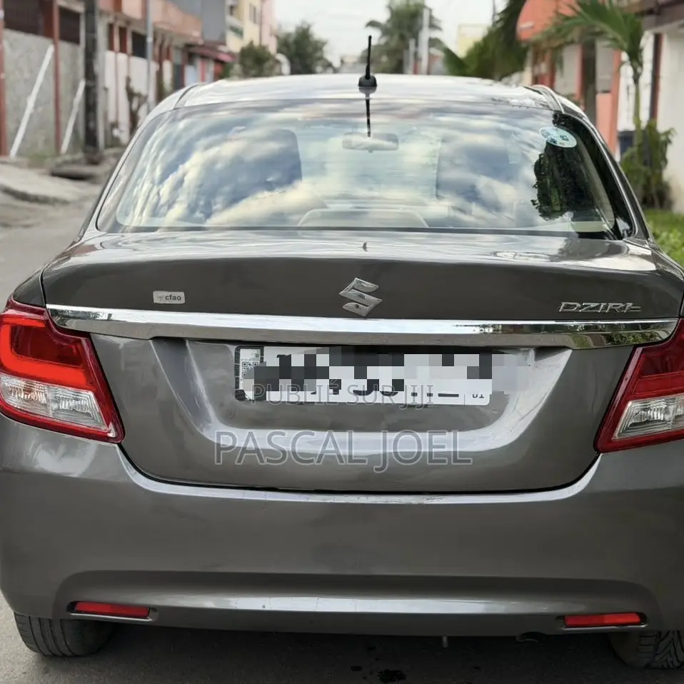 Suzuki Dzire 2024 Gris