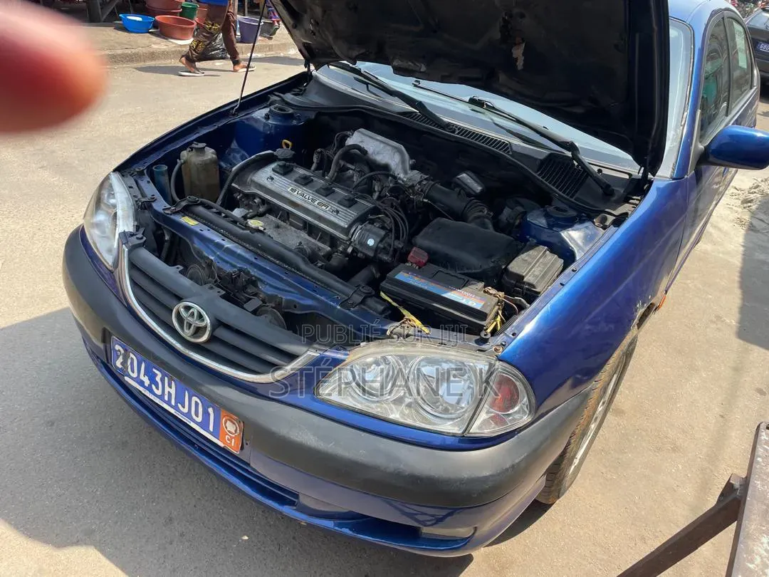 Toyota Avensis 2003 Bleu