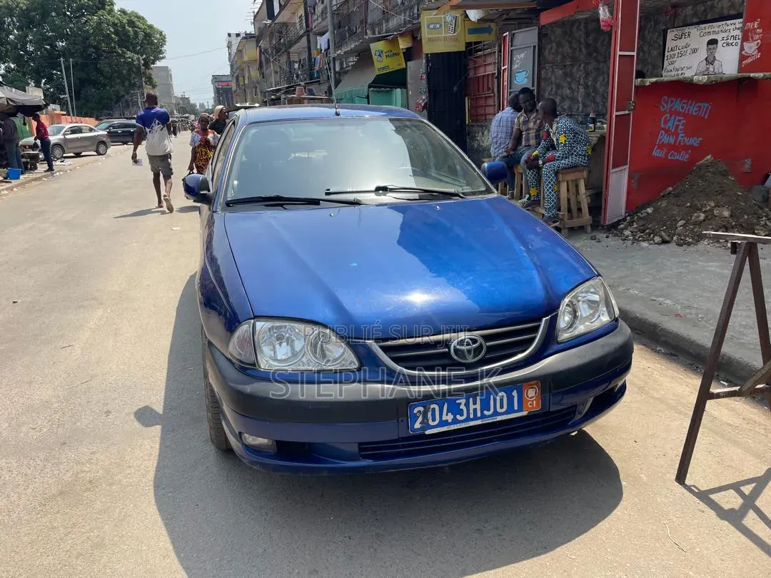 Toyota Avensis 2003 Bleu