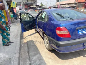Toyota Avensis 2003 Bleu