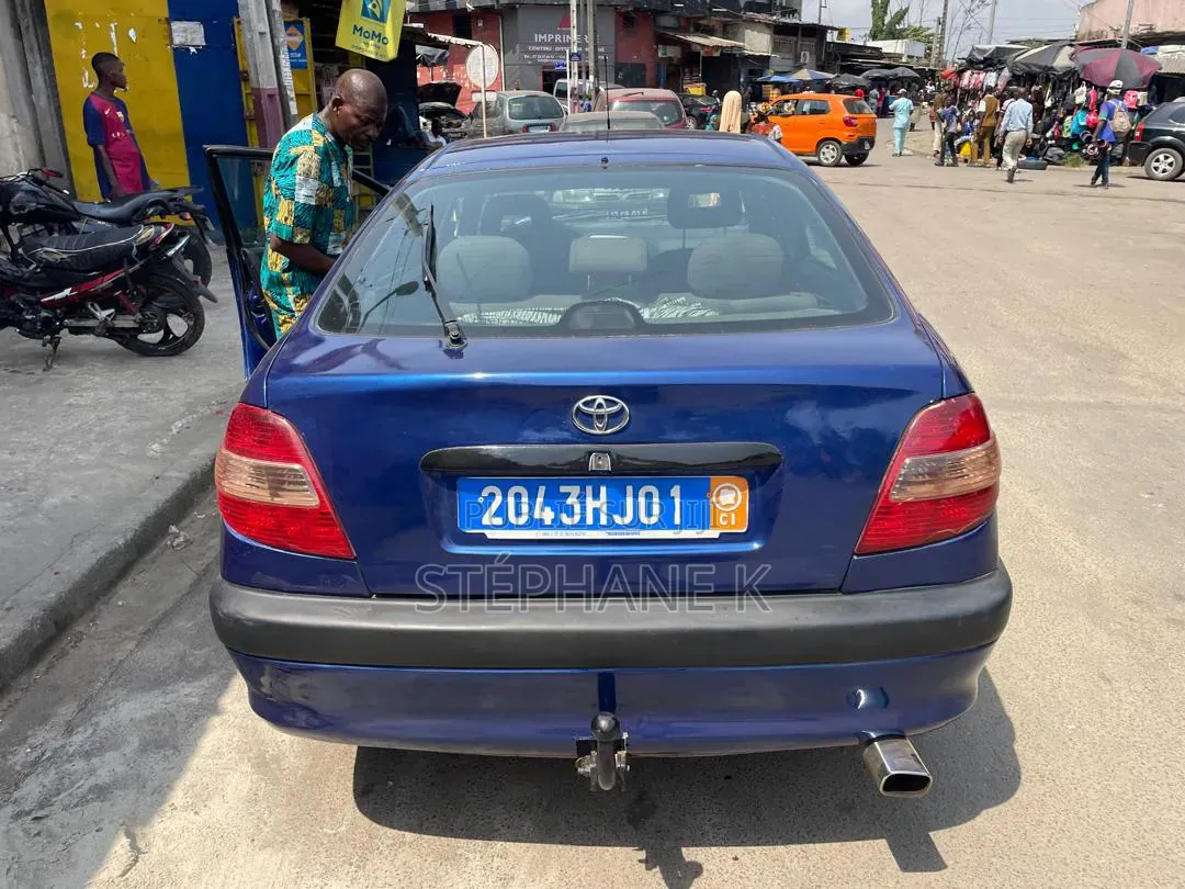 Toyota Avensis 2003 Bleu