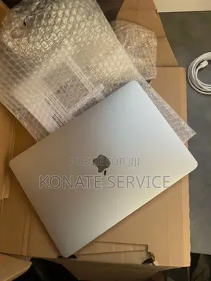 Nouveau Apple MacBook Air 2022 M2 16GB Intel Core i5 HDD 512GB