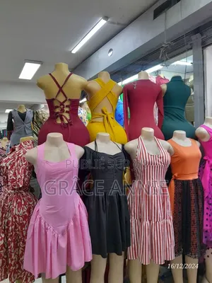 Robe Des Femmes Sont Disponibles