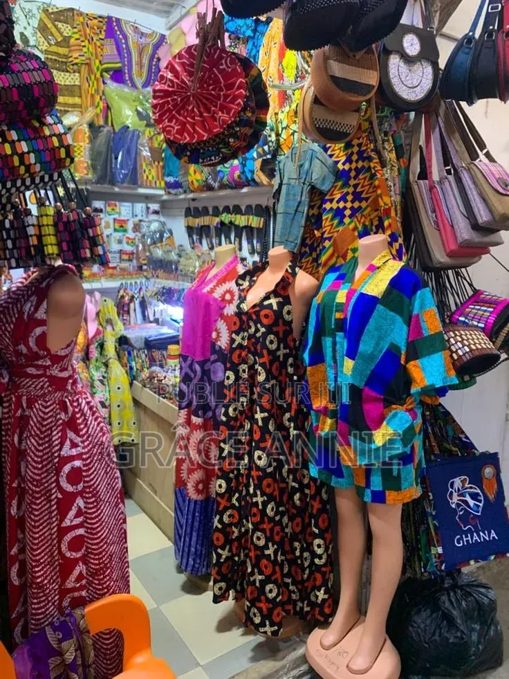 Robe Des Femmes Sont Disponibles