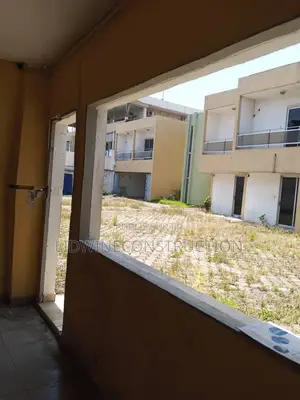 8chbre Duplex dans Deux Plateaux à Vendre
