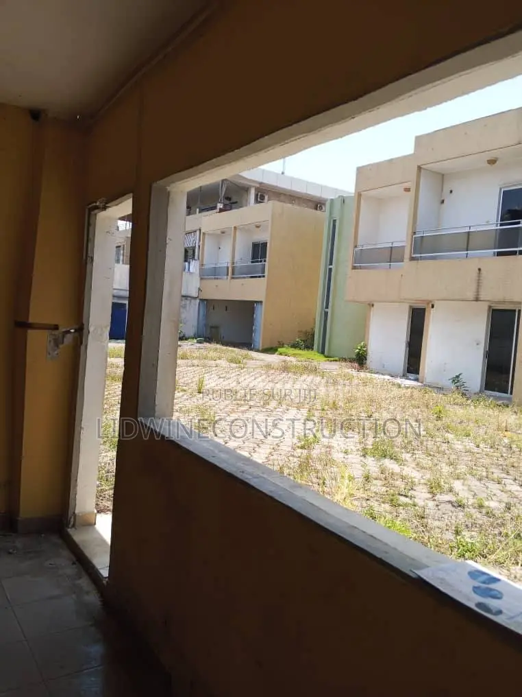 8chbre Duplex dans Deux Plateaux à Vendre