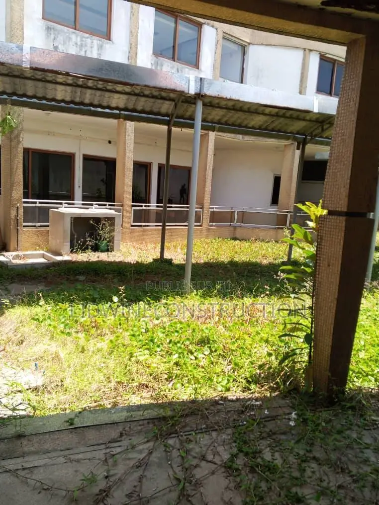 8chbre Duplex dans Deux Plateaux à Vendre