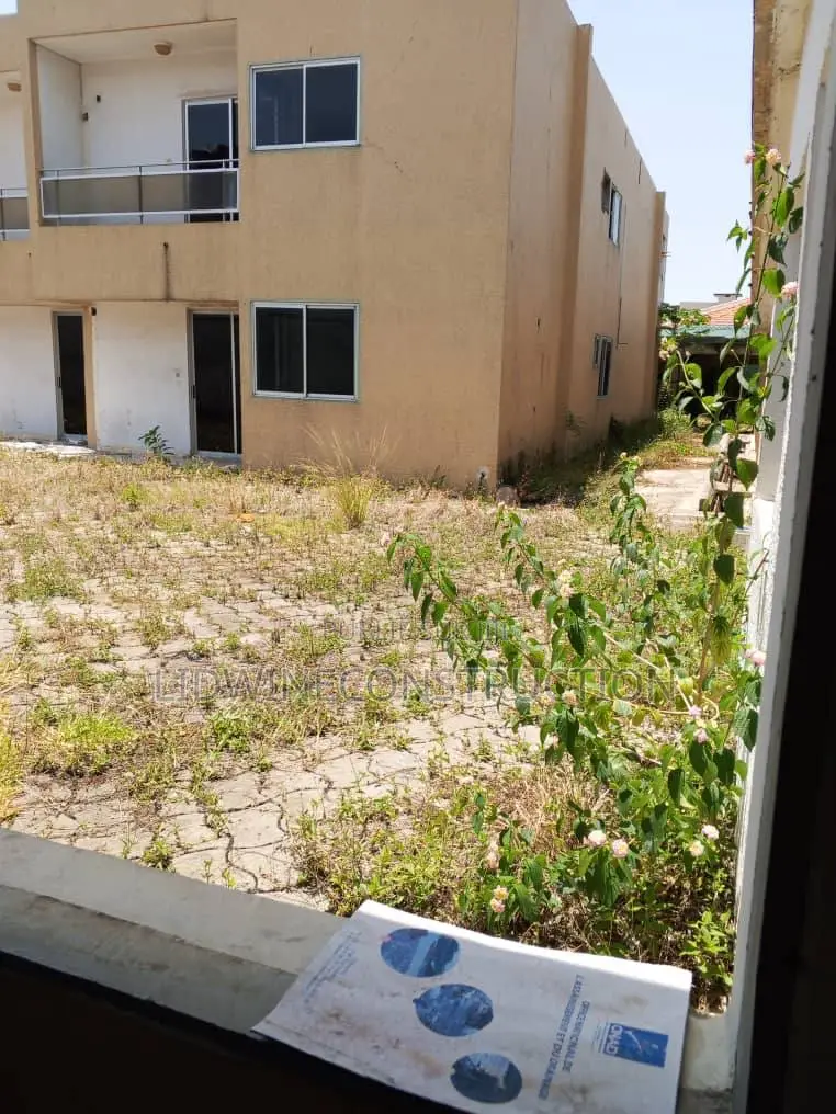 8chbre Duplex dans Deux Plateaux à Vendre