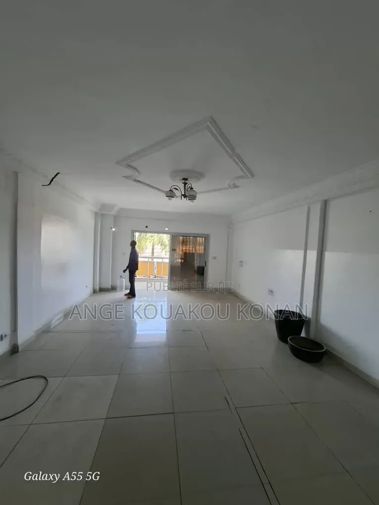 2chbre Appartement dans Ange Immobilier, Cocody à Louer