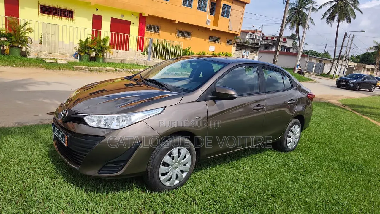 Toyota Yaris 2020 Gris