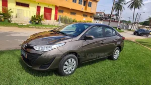 Toyota Yaris 2020 Gris