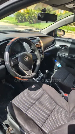 Toyota Yaris 2020 Gris