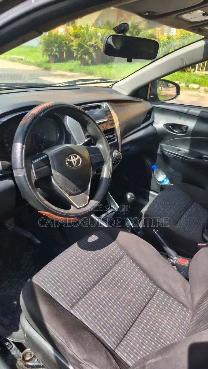 Toyota Yaris 2020 Gris