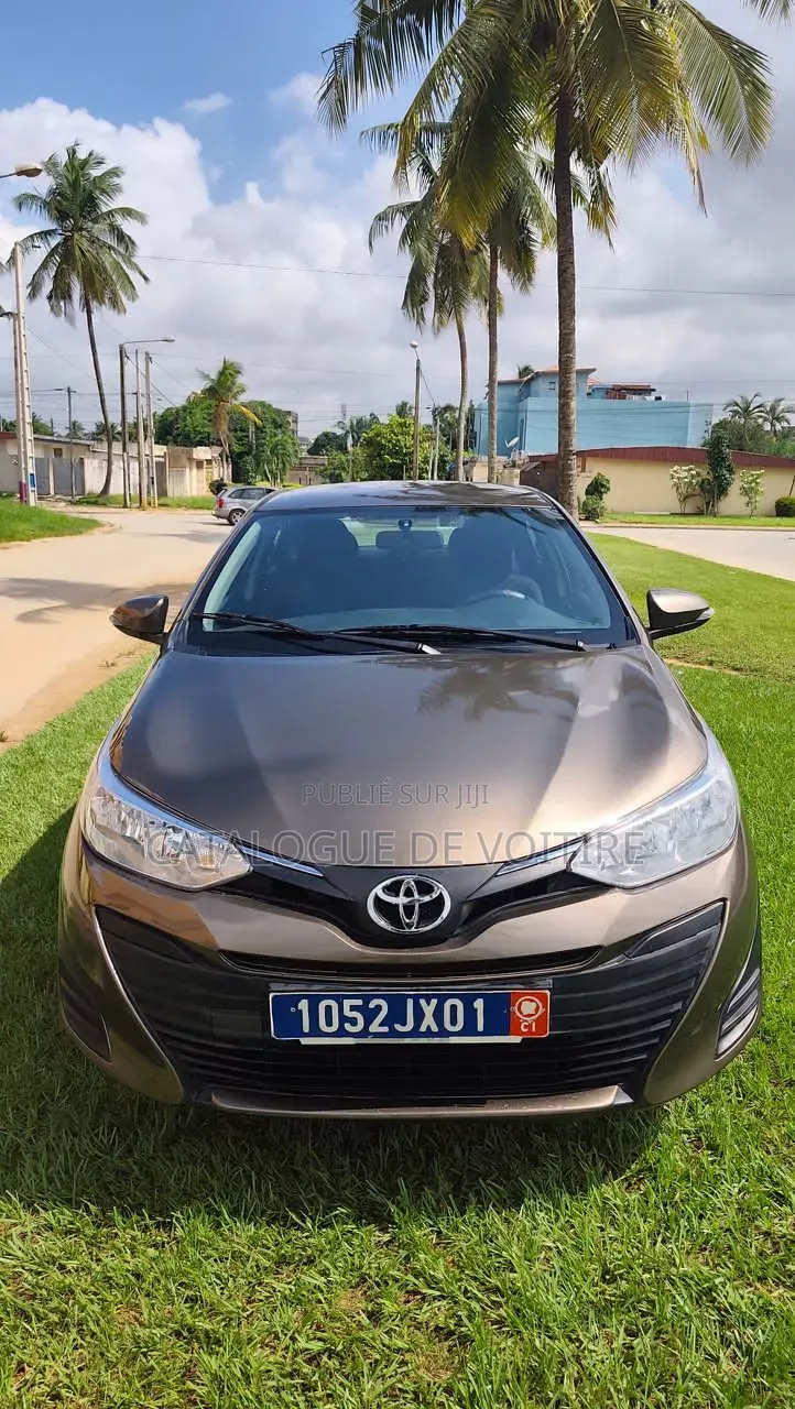 Toyota Yaris 2020 Gris
