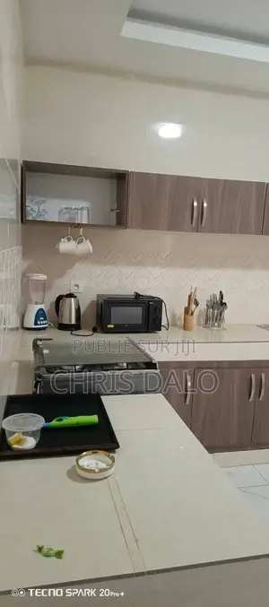 2chbre Appartement dans Apparemment Haut, Cocody à Louer