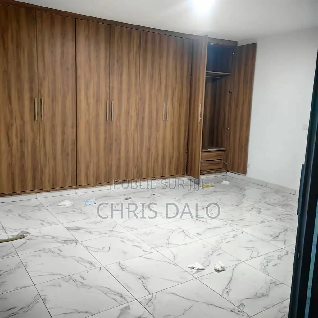 2chbre Appartement dans Apparemment Haut, Cocody à Louer
