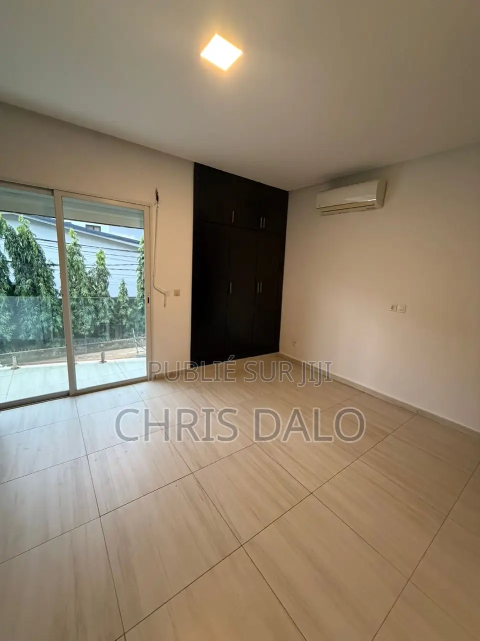 5chbre Villa dans Villa De Luxe, Cocody à Louer