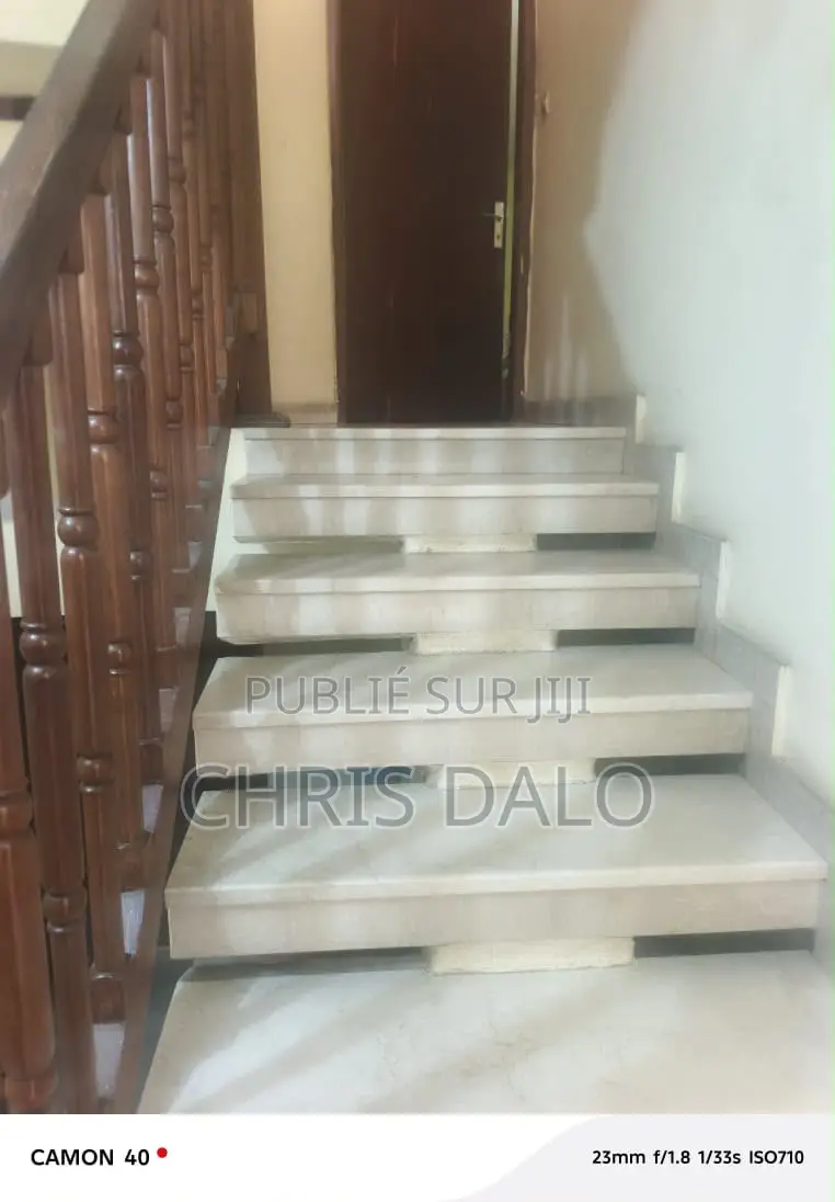 6chbre Duplex dans Grande Villa, Cocody à Louer