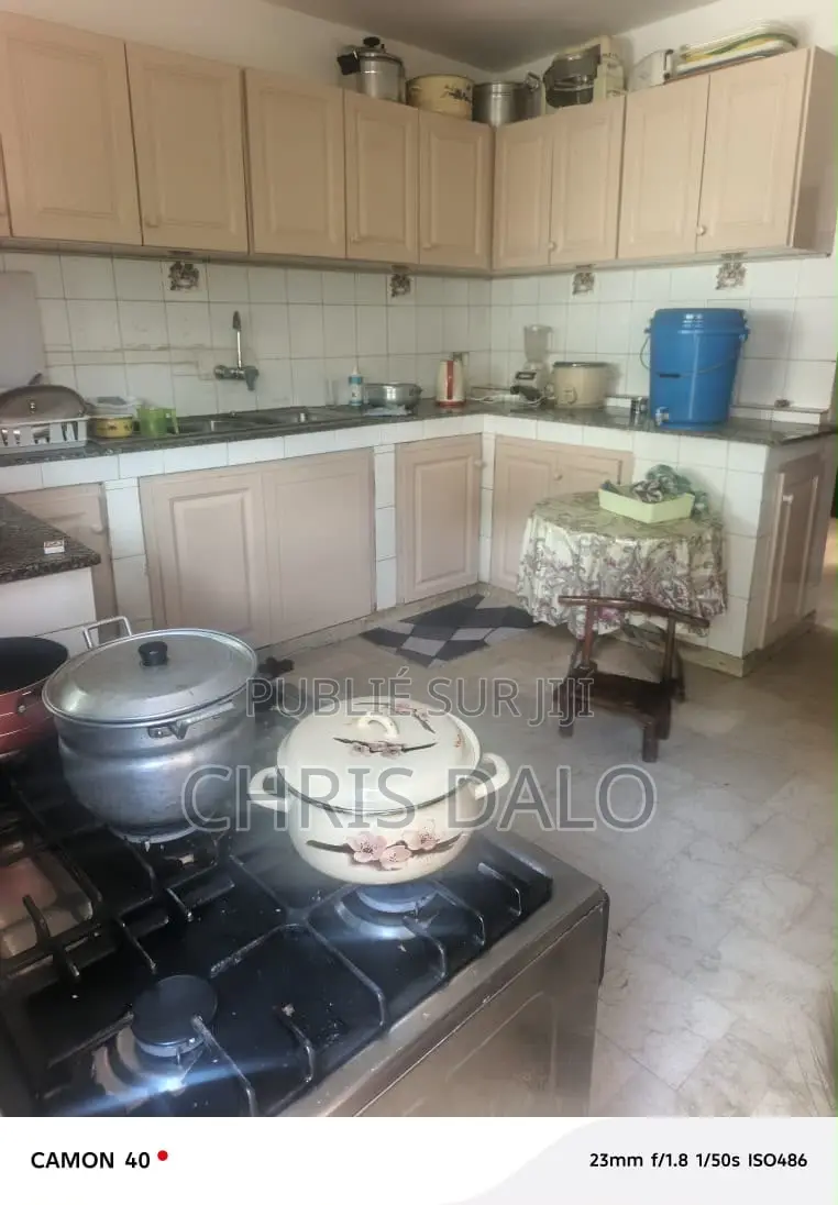 6chbre Duplex dans Grande Villa, Cocody à Louer