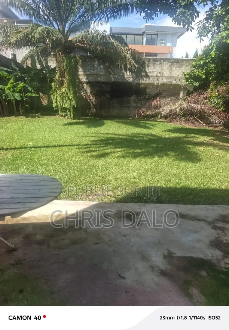 6chbre Duplex dans Grande Villa, Cocody à Louer