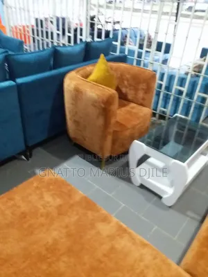 Fauteuil Design en Velouta Jaune Or.Style Scandinave.