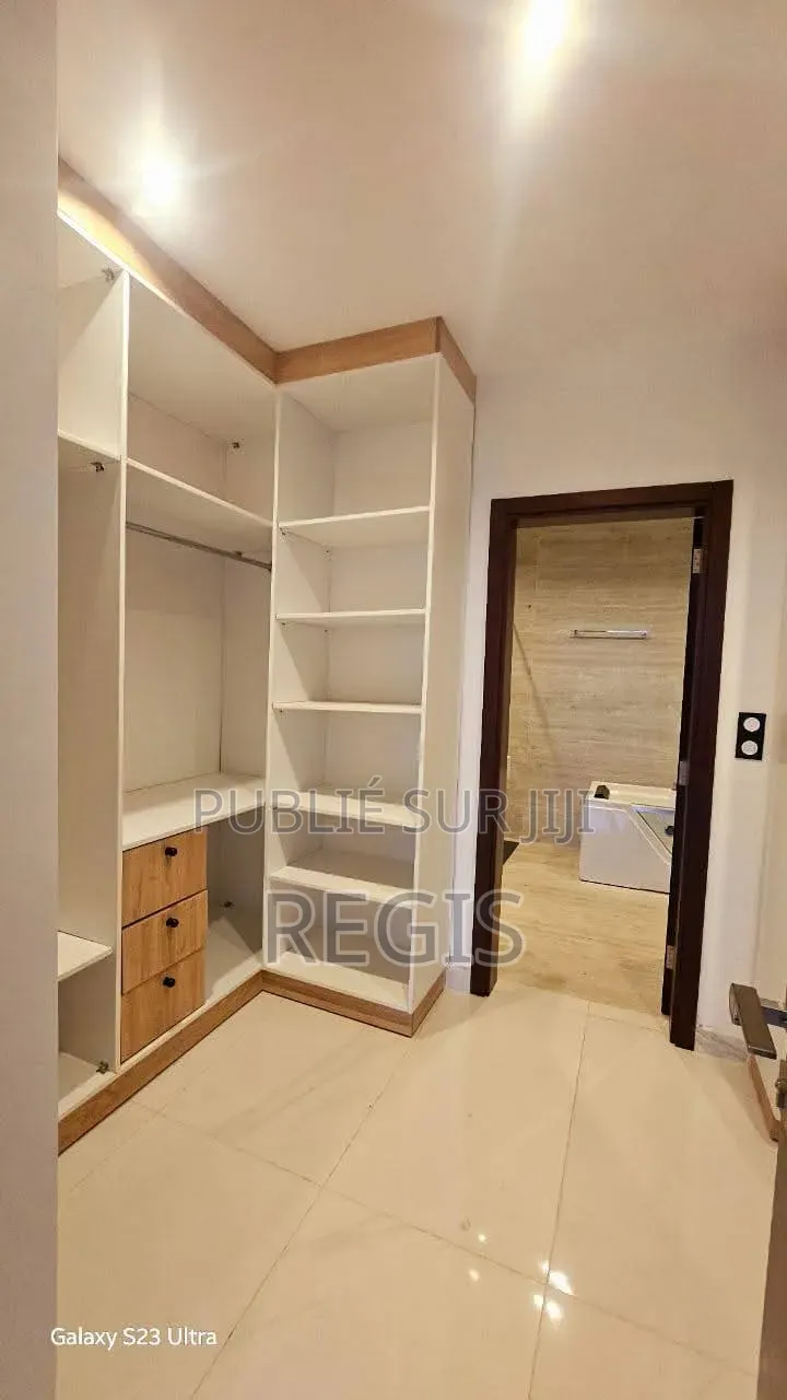 5chbre Duplex dans Klayservices, Cocody à Vendre