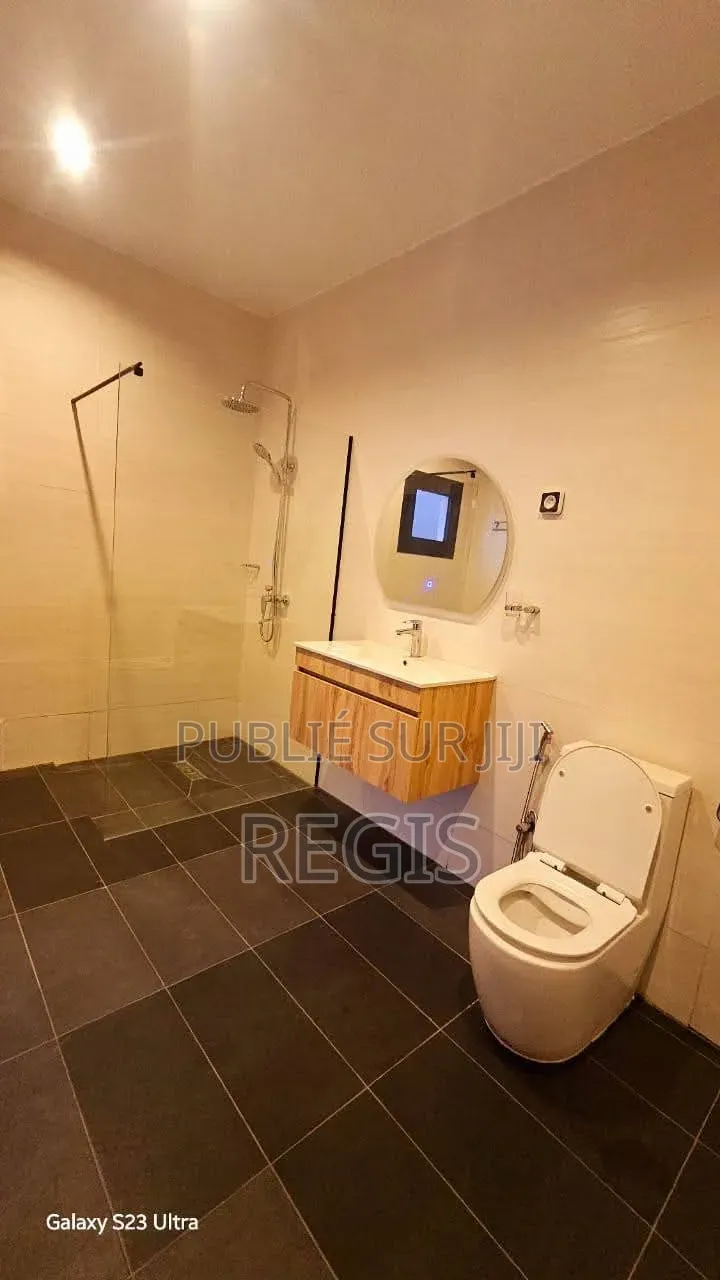 5chbre Duplex dans Klayservices, Cocody à Vendre