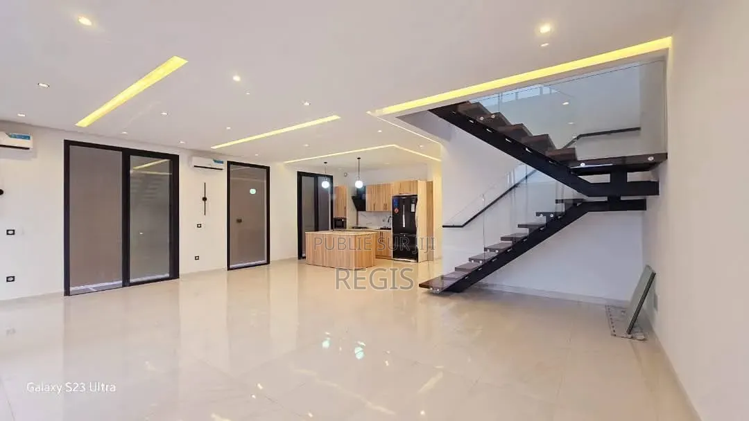 5chbre Duplex dans Klayservices, Cocody à Vendre