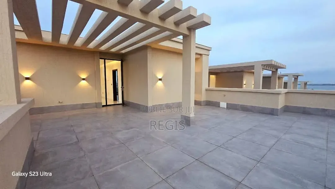 5chbre Duplex dans Klayservices, Cocody à Vendre