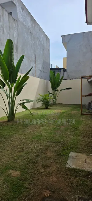4chbre Duplex dans Elite Immobilier, Grand-Bassam à Louer
