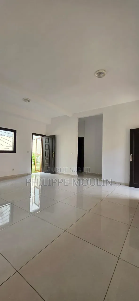 4chbre Duplex dans Elite Immobilier, Grand-Bassam à Louer