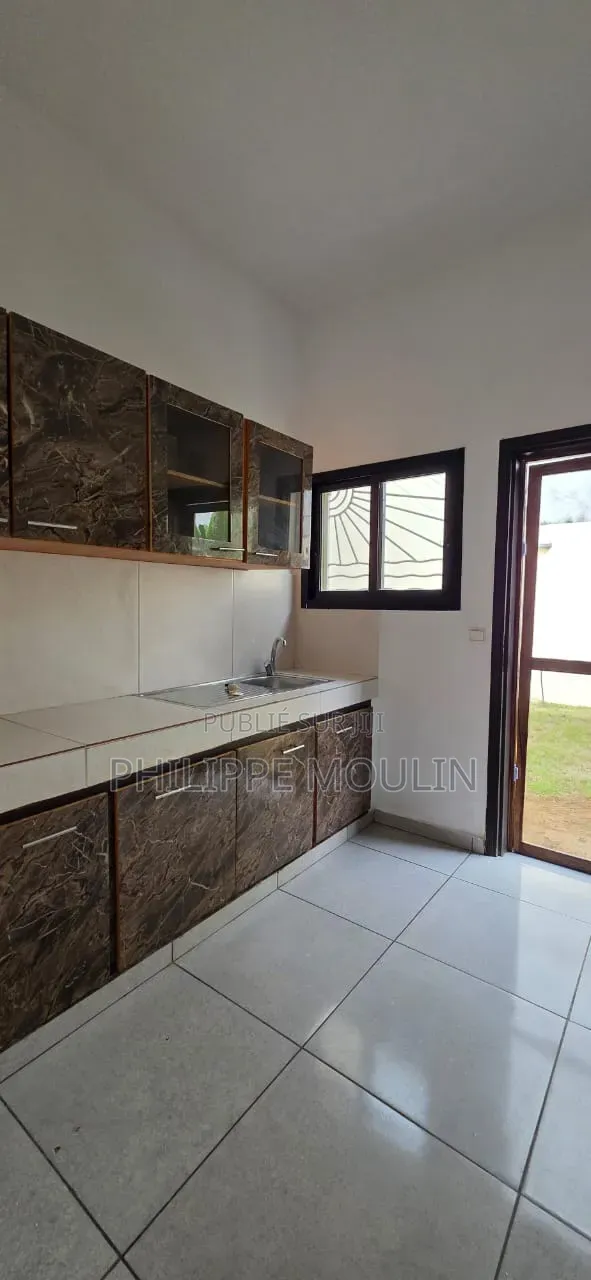 4chbre Duplex dans Elite Immobilier, Grand-Bassam à Louer