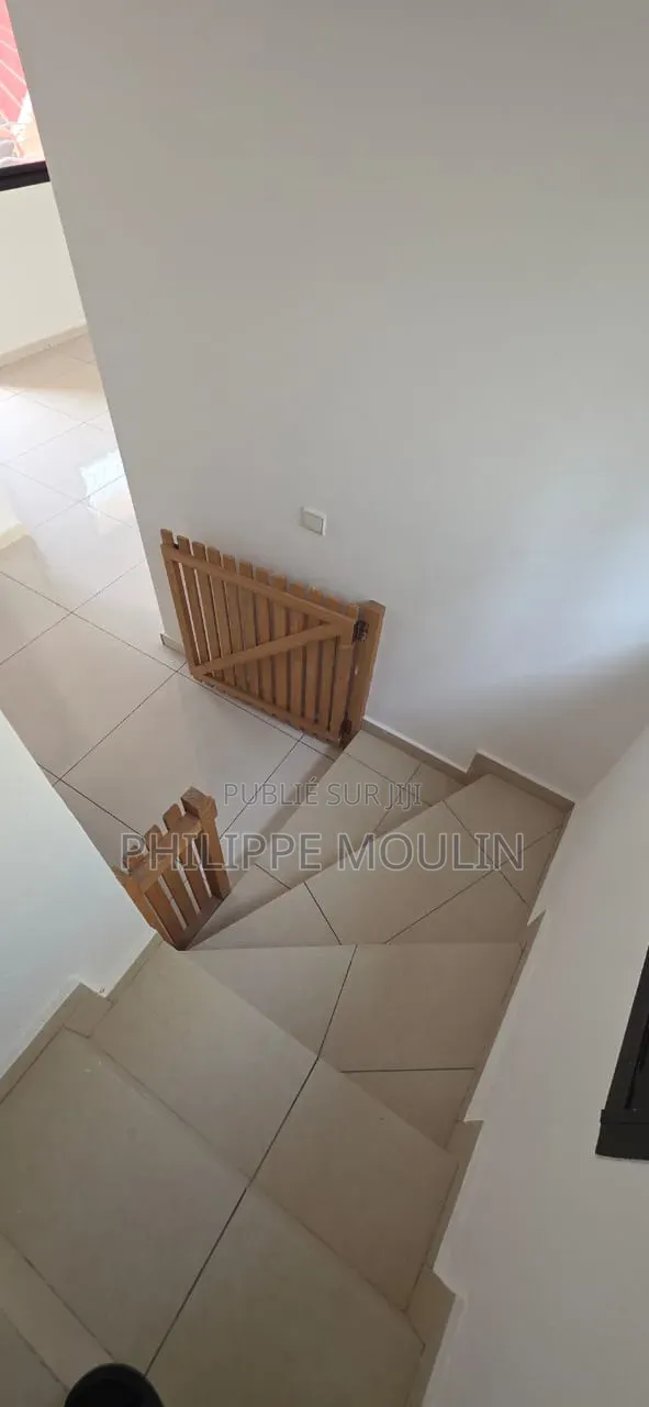 4chbre Duplex dans Elite Immobilier, Grand-Bassam à Louer