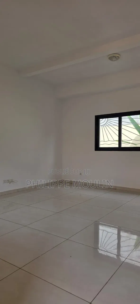 4chbre Duplex dans Elite Immobilier, Grand-Bassam à Louer